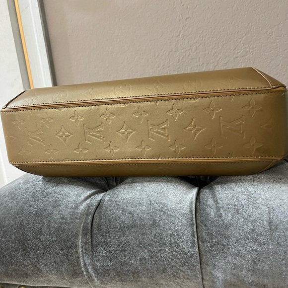 Authentic Louis Vuitton bag - Picture 5 of 17
